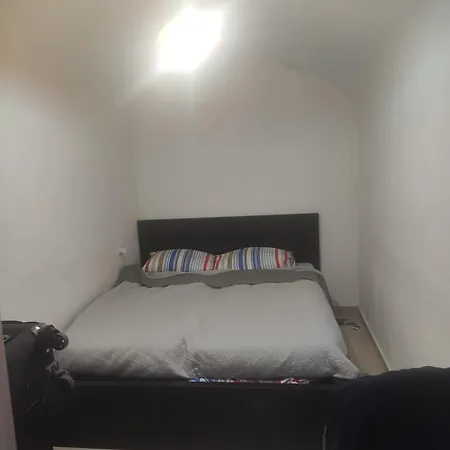 Daire Con Due Da Letto Al Centro Di *